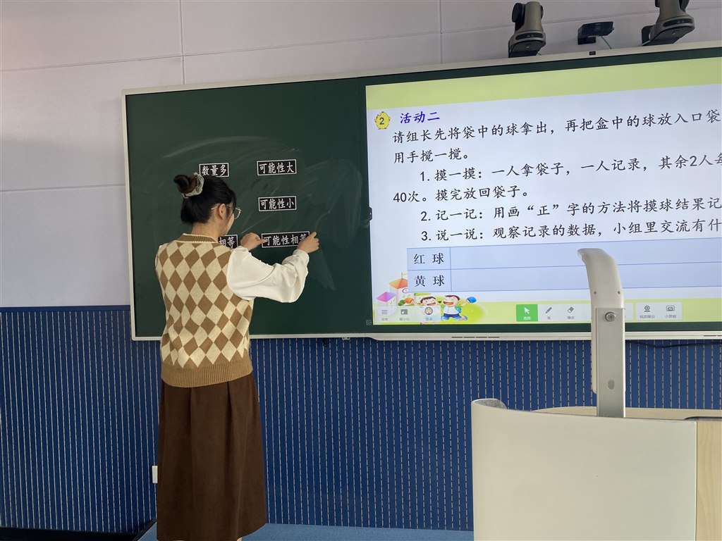邹越1.jpg