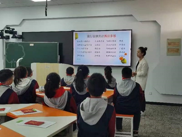 张春燕上课2.jpg