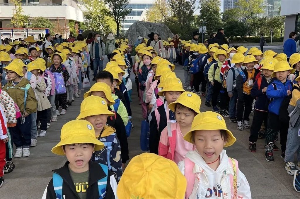 门口整队.jpg