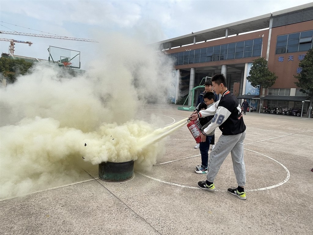 灭火现场2.jpg 灭火现场2.jpg