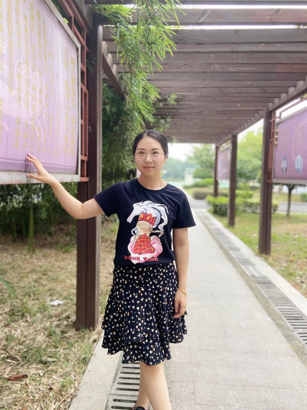 庙桥小学 石榴  教师之为教，不在全盘授予，而在相机诱导。.jpg