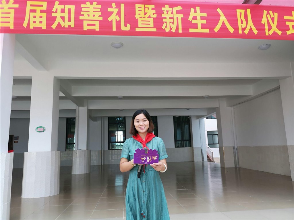 武进区实验小学 汤桂菊  总得有人去擦亮星星，它们看起来灰蒙蒙。.jpg