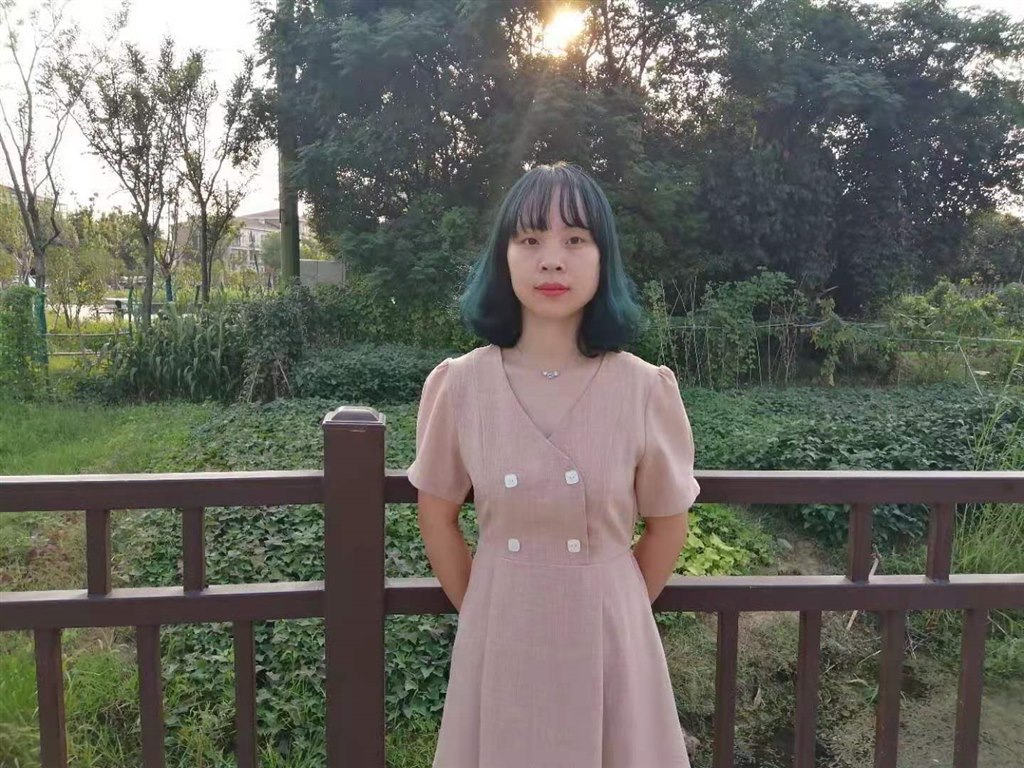 礼嘉小学  贾丽君  用心做事，传道解惑，用情育人，润物无声。.jpg