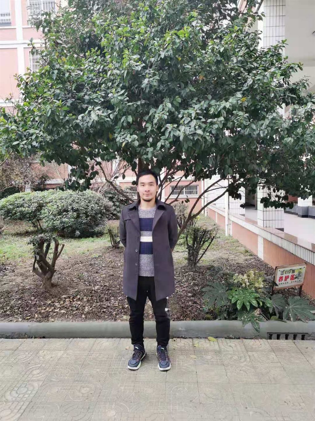 漕桥小学  卢银  士不可以不弘毅，任重而道远！.jpg