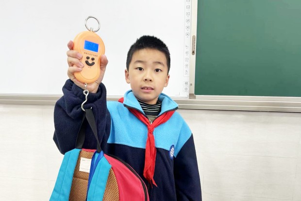 23.我的书包只有2.6千克啦！_副本.jpg