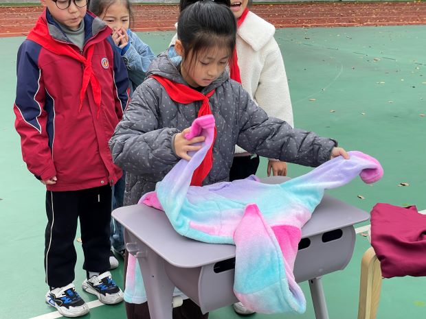 叠衣服3.jpg 叠衣服3.jpg