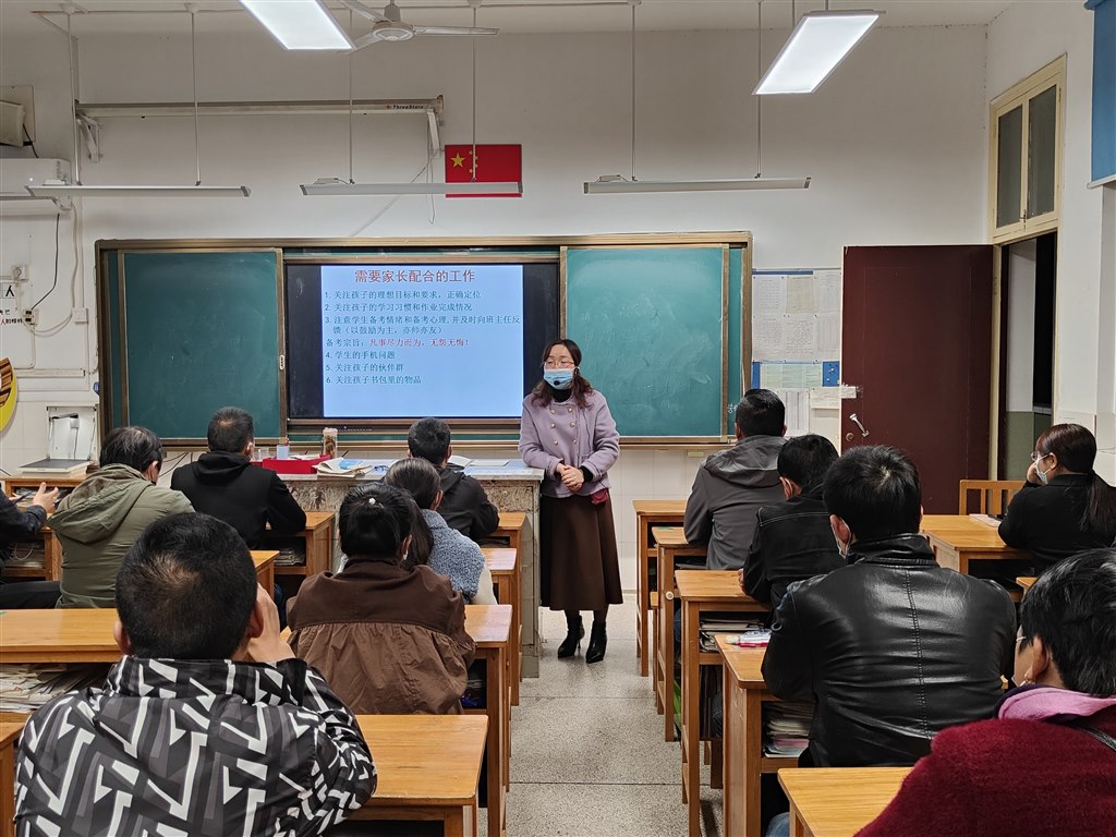 陆小华老师发言.jpg