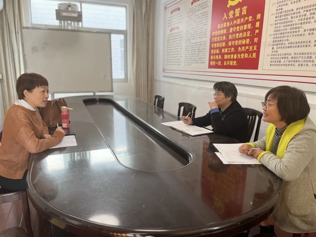 王丽珍校长评课.jpg