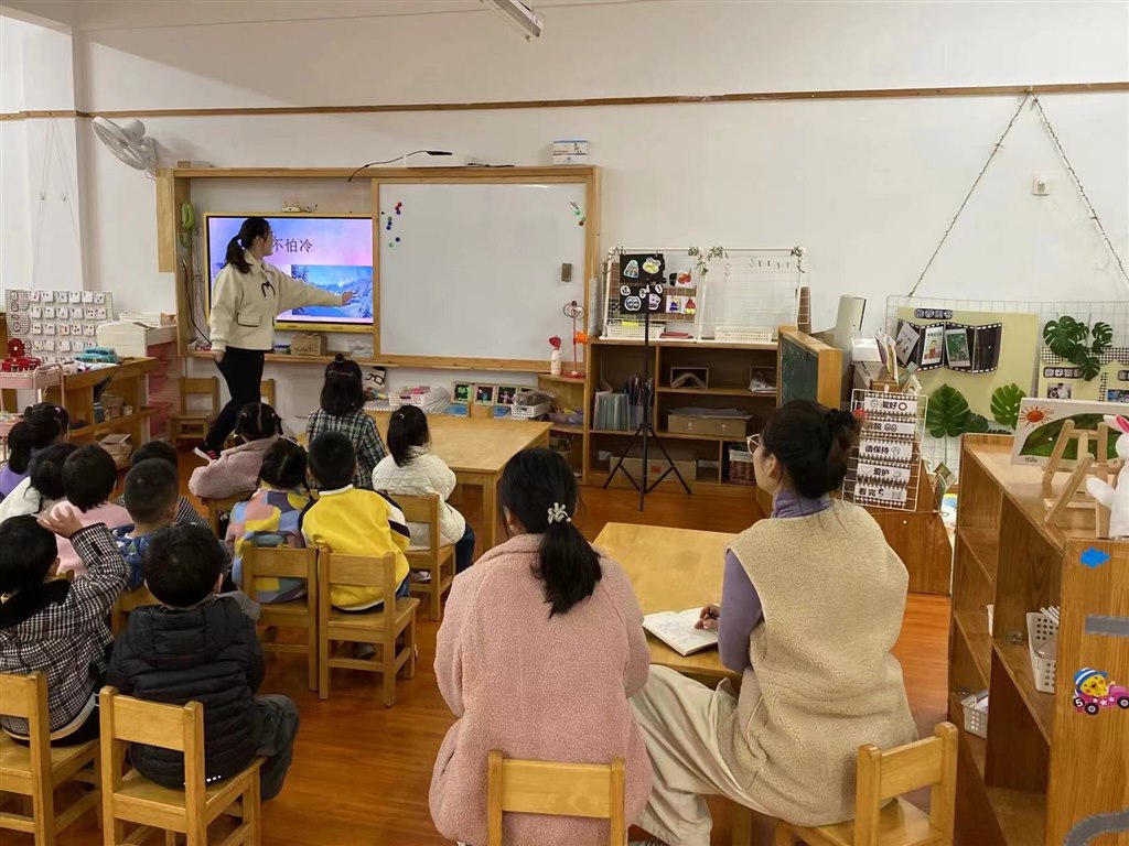 2022.12.2做好传帮带，践行幼教路-记常工院幼师班来园实习活动mmexport1669783907895.jpg
