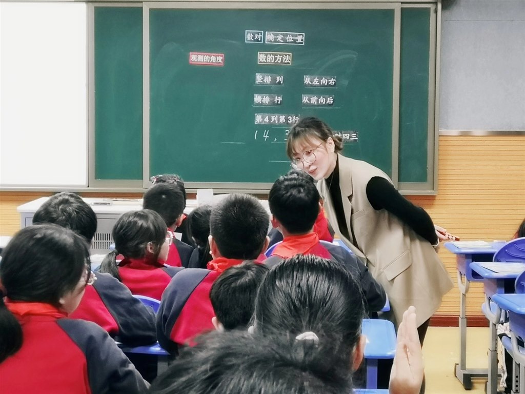 吴丽丽执教《确定位置》.jpg 吴丽丽执教《确定位置》.jpg