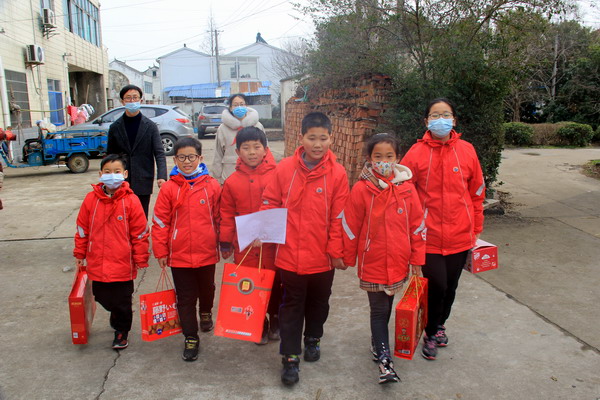 20210128潘家小学关工委走访慰问家庭经济暂时困难学生.JPG 20210128潘家小学关工委走访慰问家庭经济暂时困难学生.JPG