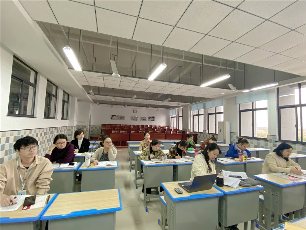 校本教研1.JPG