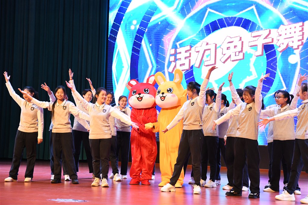 2.活力兔子舞.JPG