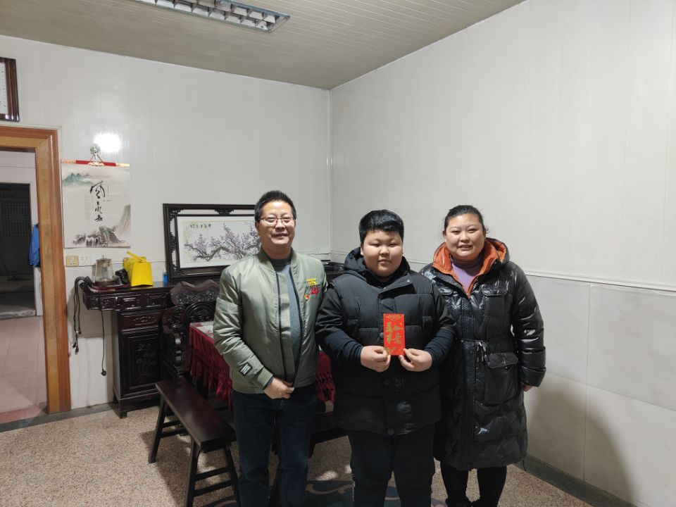 是亚明.jpg