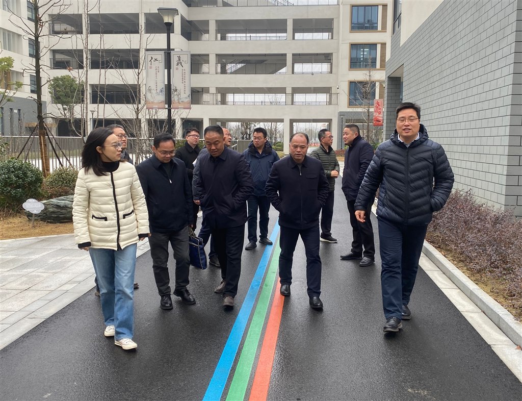 正兴中学参观.jpg