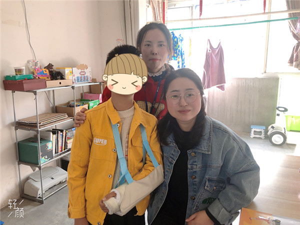 五2杨天悟家访照片_副本.jpg