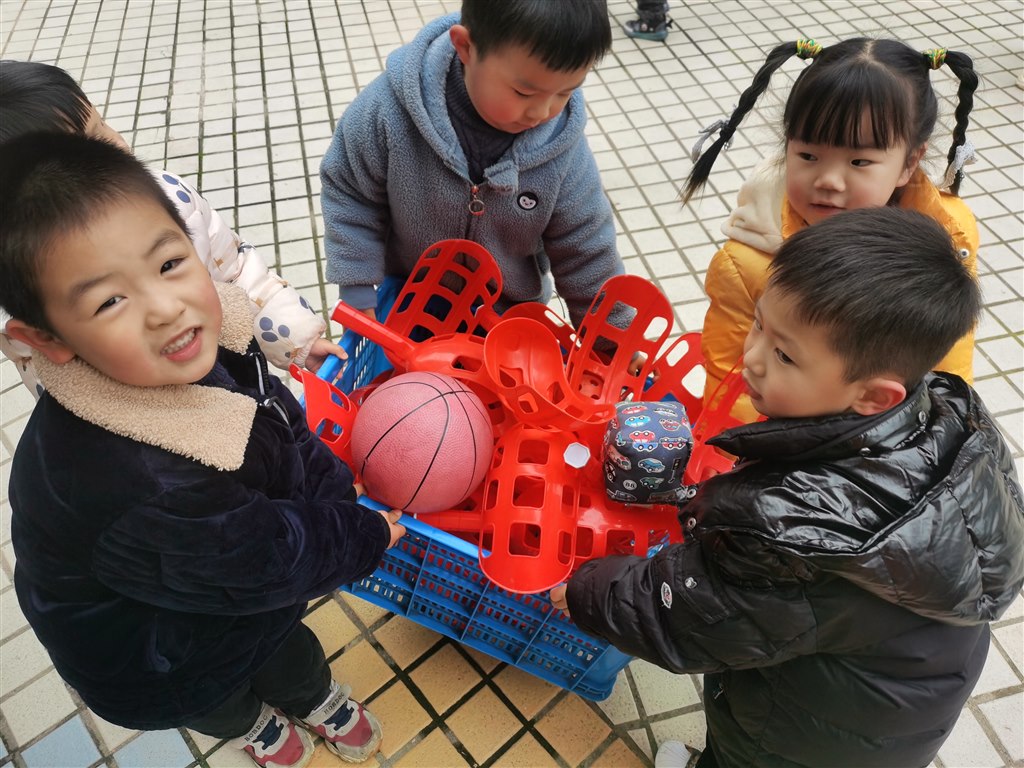 “小蚂蚁”搬家1.jpg
