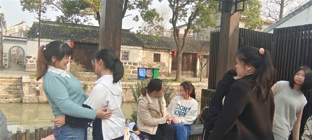 拥抱.jpg