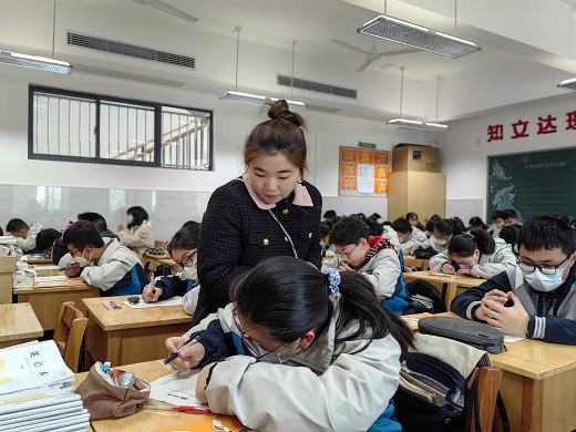 邹樱.jpg 邹樱.jpg