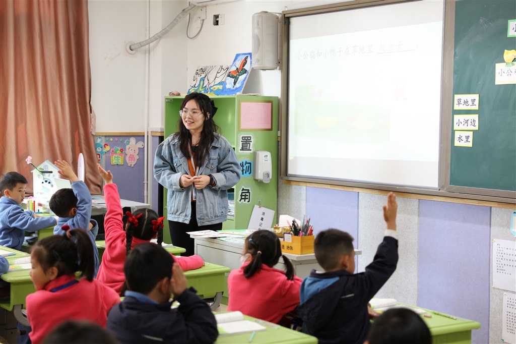 戴琴老师执教语文课《小公鸡和小鸭子》.JPG