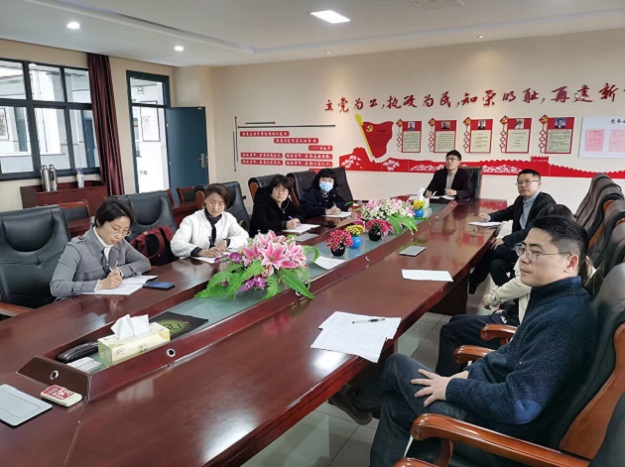 听讲座.jpg