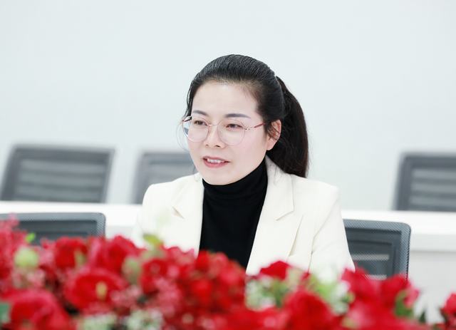 张彩虹.jpg