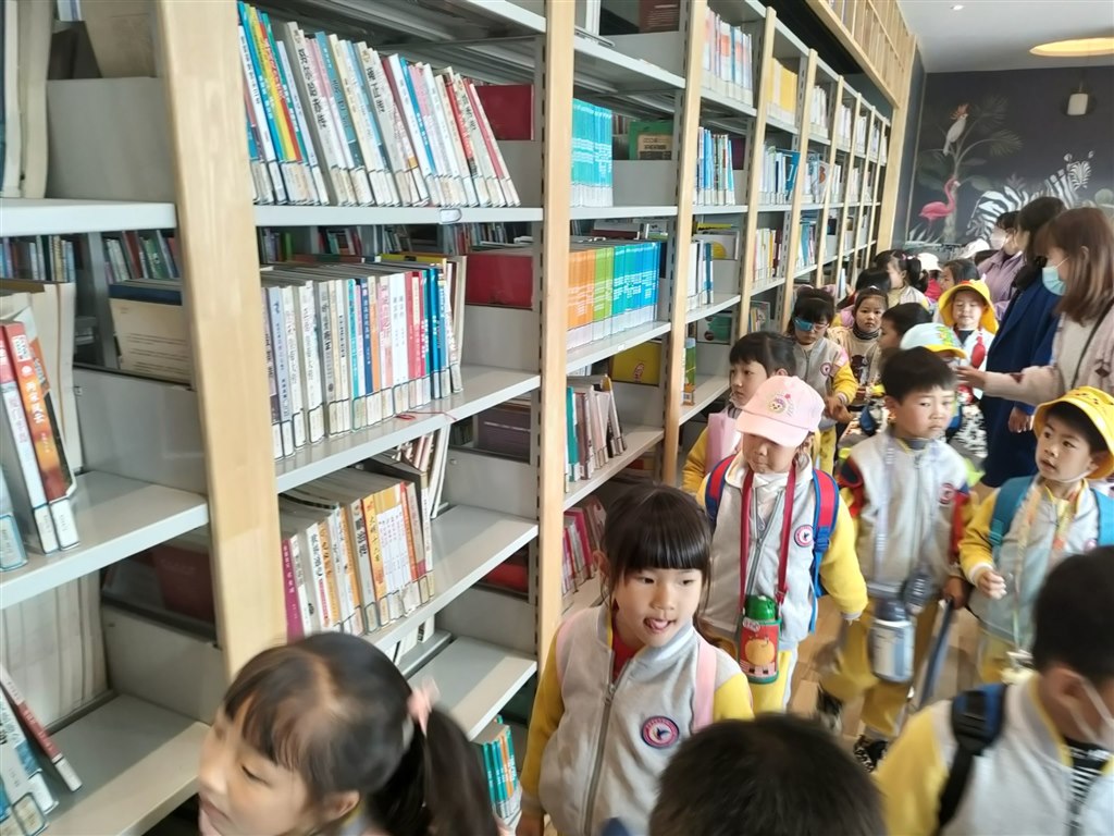 参观图书馆.jpg