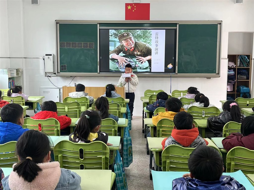 讲雷锋故事4.jpg