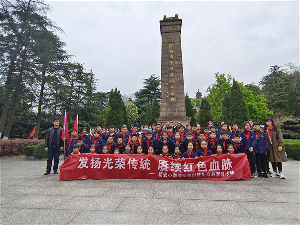 祭扫合影.jpg