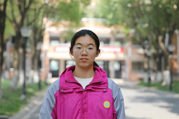 刘怡然.jpg