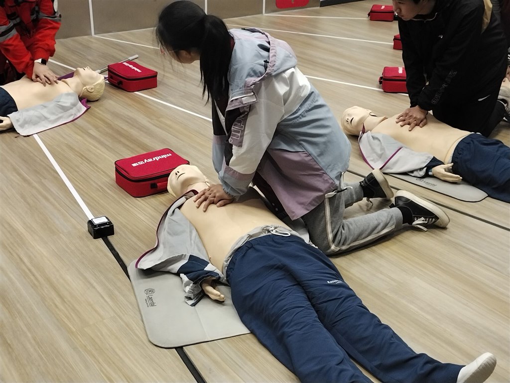 心肺复苏2.jpg
