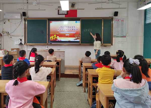卢实利用主题班会宣传第8 个全民国家安全教育日.jpg