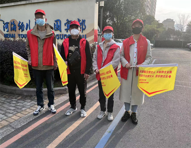 周二黄裕辰、韦牧凡、黄祎谦、范文哲家长护校.jpg