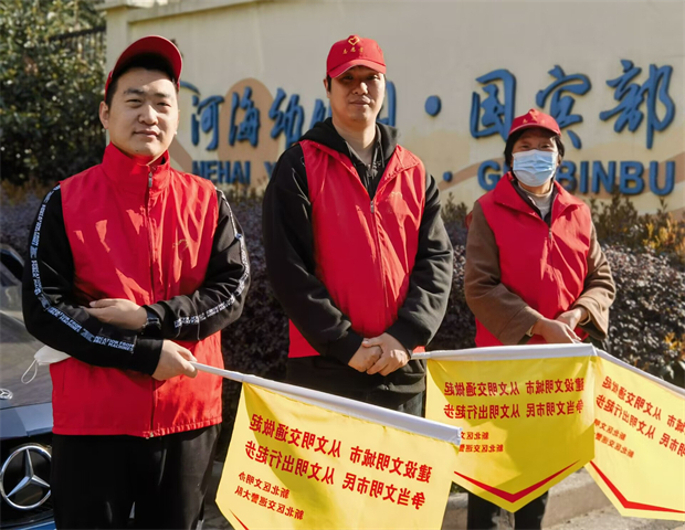 周五戴瑞临、贲安玥、周子杰、张语同家长护校.jpg