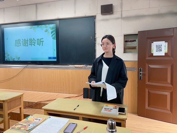 主持人2.JPG
