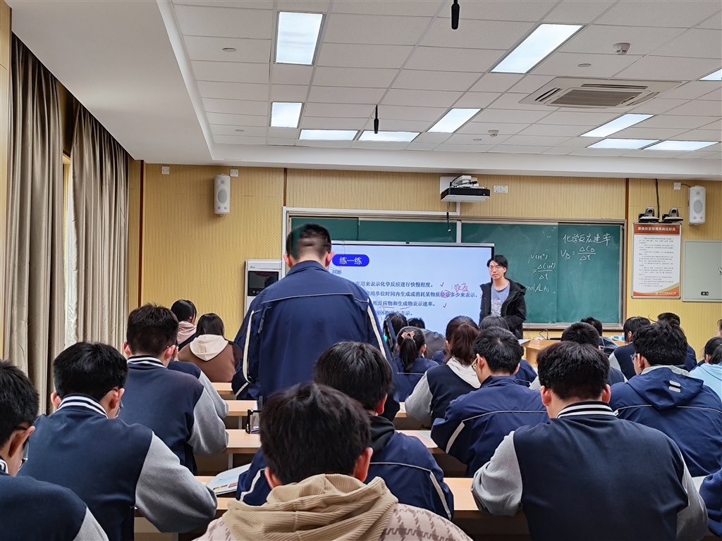 王嘉晨老师开课.jpg