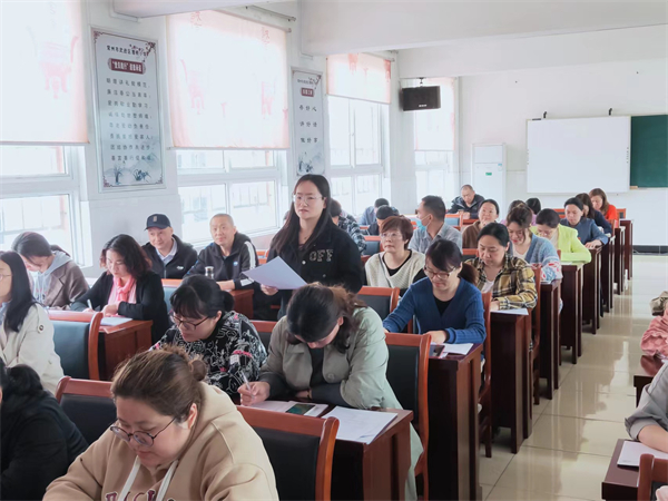 师德学习4.jpg 师德学习4.jpg