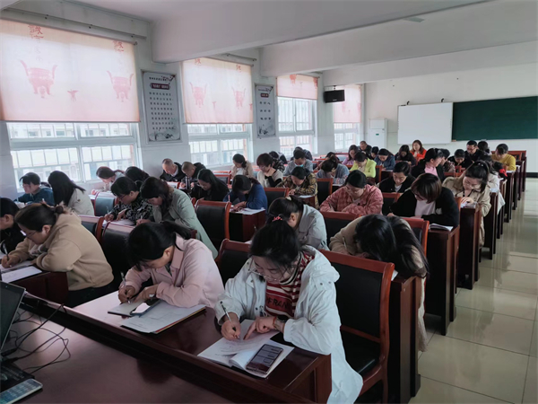 师德学习5.jpg 师德学习5.jpg