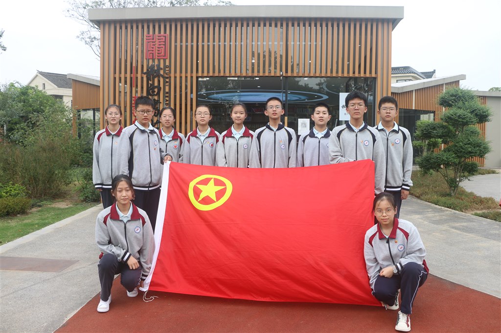 支部合照(下面标宣言).JPG