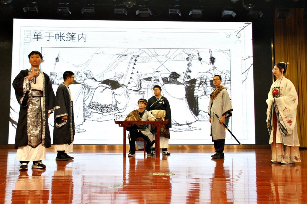 15苏武与单于.jpg