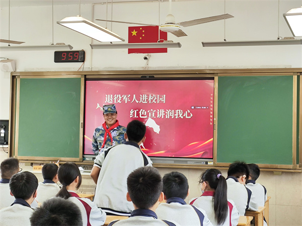 老兵进校园01.jpg