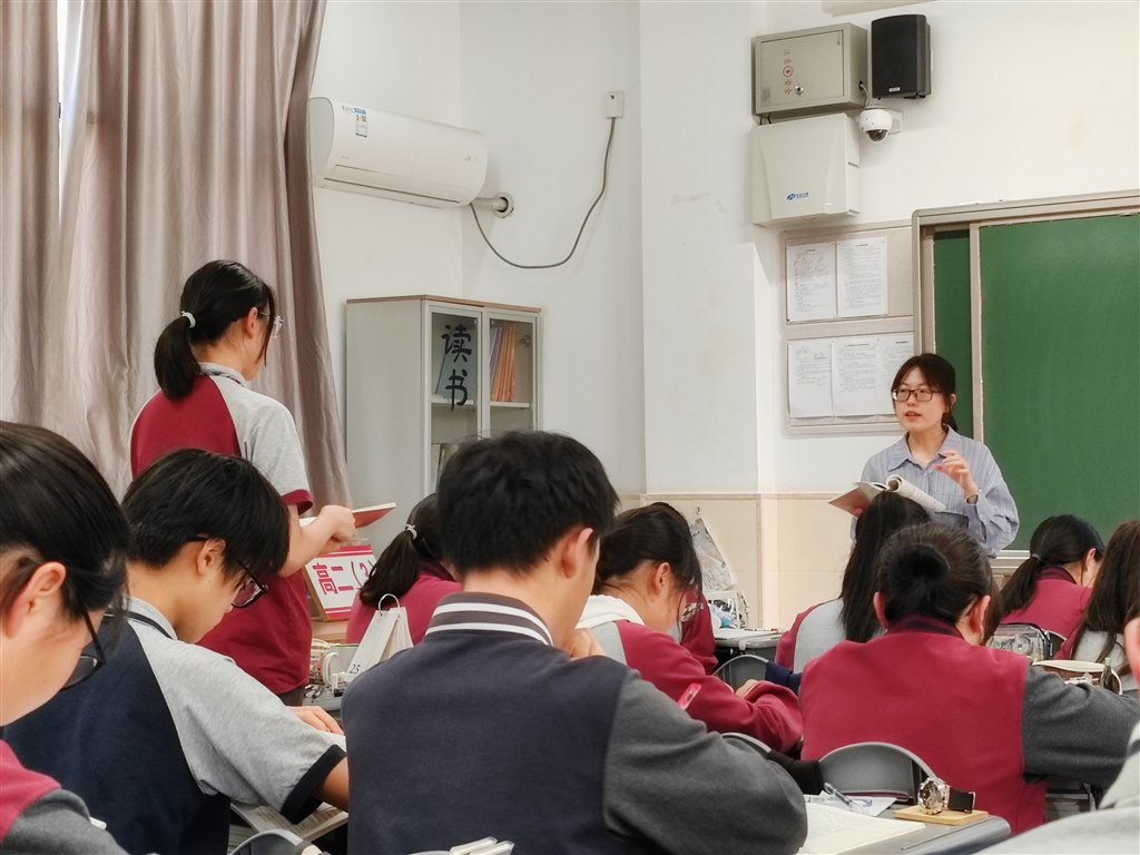 朱咏梅.jpg