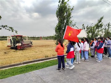 走进美丽乡村，在希望的田野上…