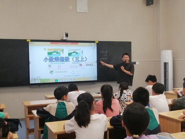 王斌.png