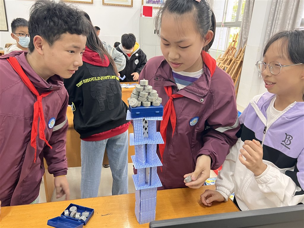 纸牌承重4.jpg