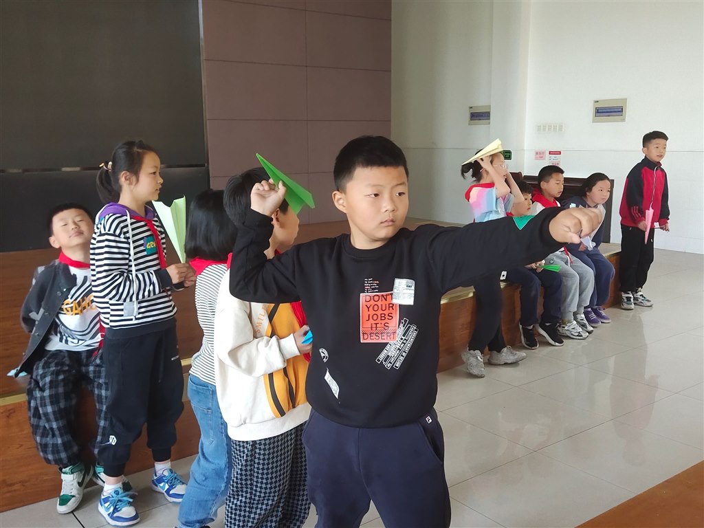 纸飞机2.jpg
