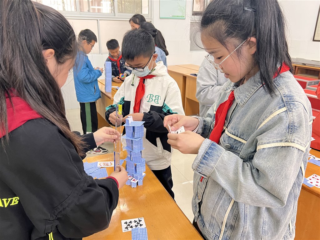 纸牌承重2.jpg