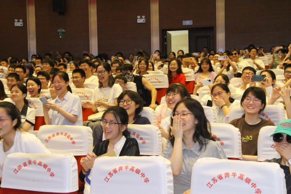 观众2.jpg 观众2.jpg