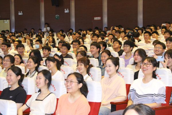 观众1.jpg 观众1.jpg