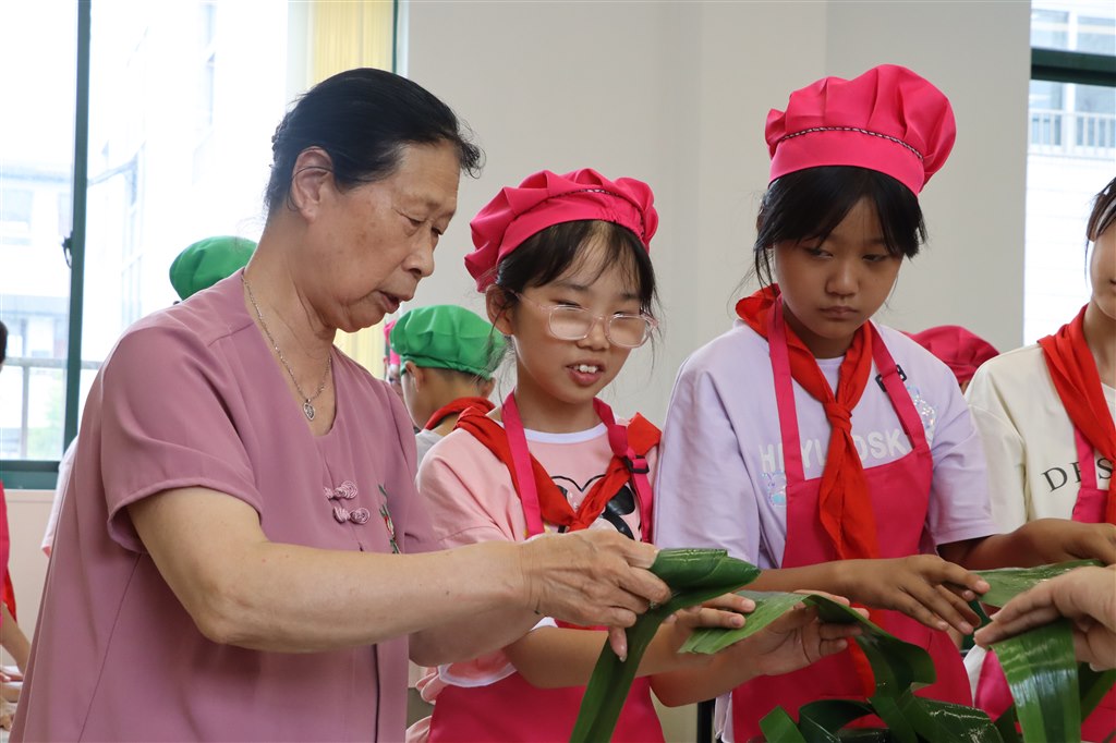包粽子1.JPG